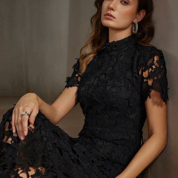 Black detailed dress - Picture 3 of 4